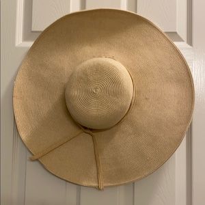 Large brim straw sun hat